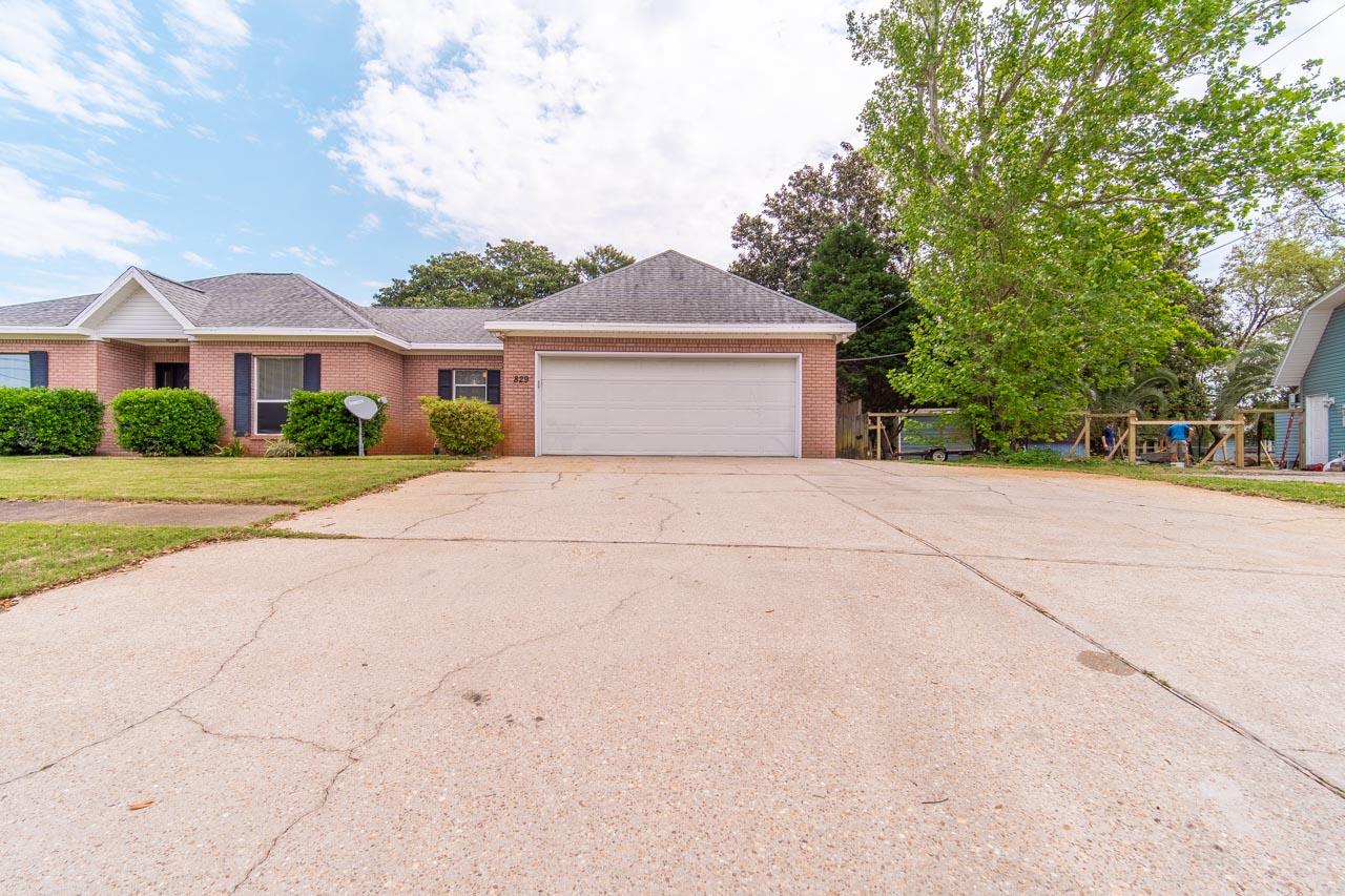 LAKESIDE VILLAGE - Residential