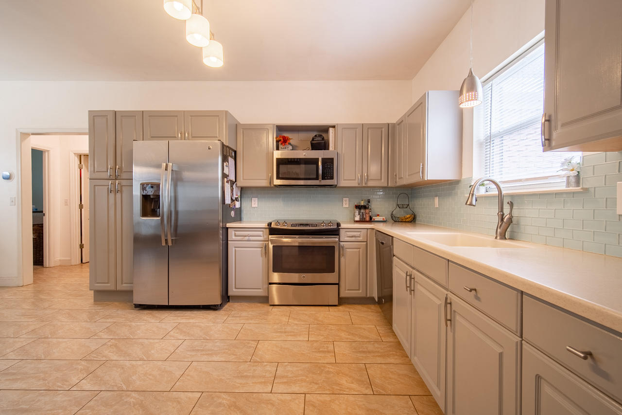 LAKESIDE VILLAGE - Residential