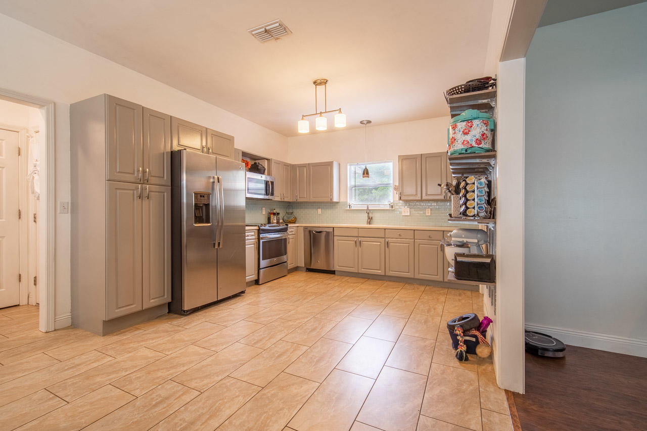 LAKESIDE VILLAGE - Residential