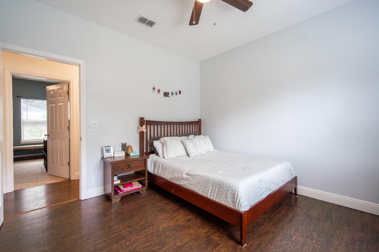 LAKESIDE VILLAGE - Residential