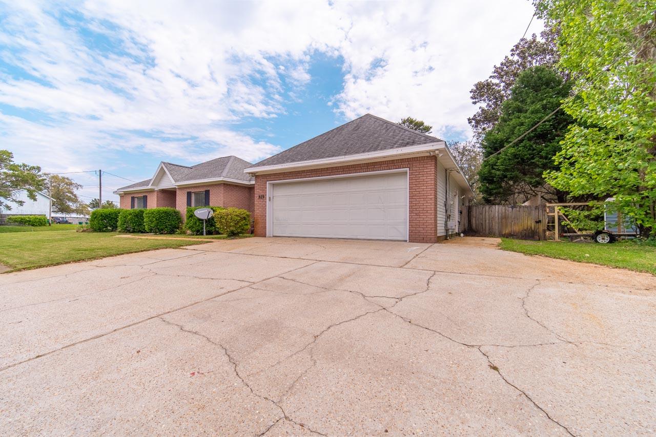 LAKESIDE VILLAGE - Residential