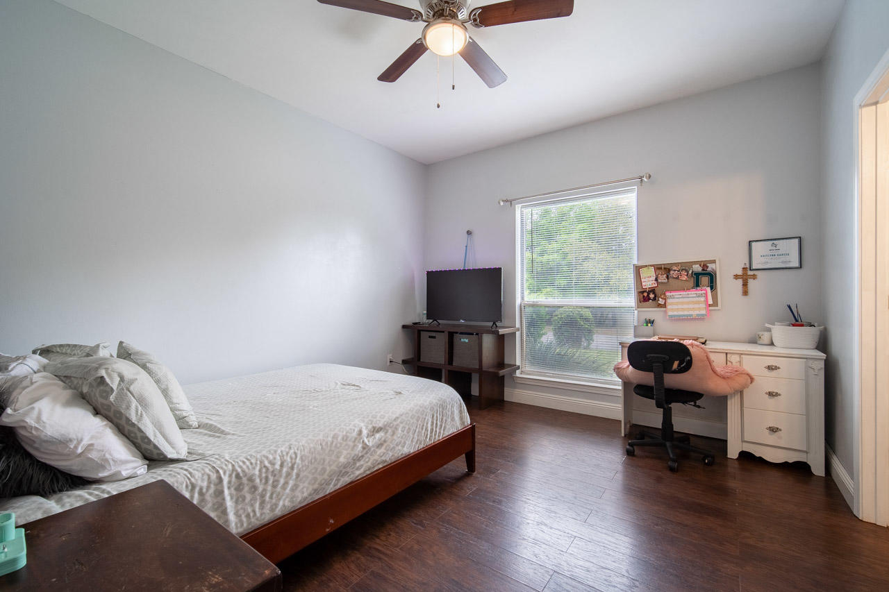 LAKESIDE VILLAGE - Residential