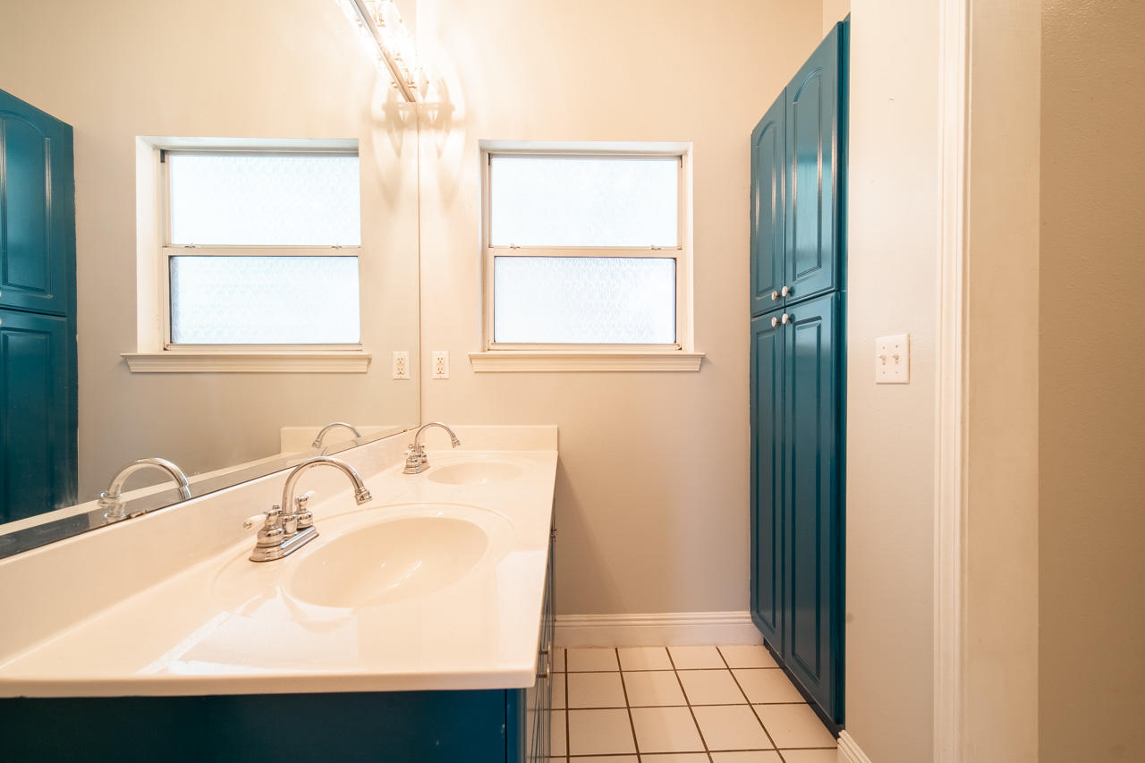 LAKESIDE VILLAGE - Residential