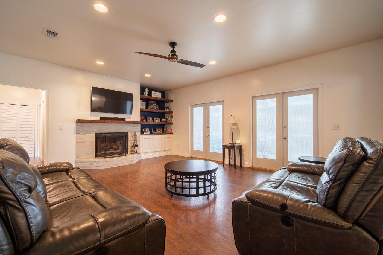 LAKESIDE VILLAGE - Residential