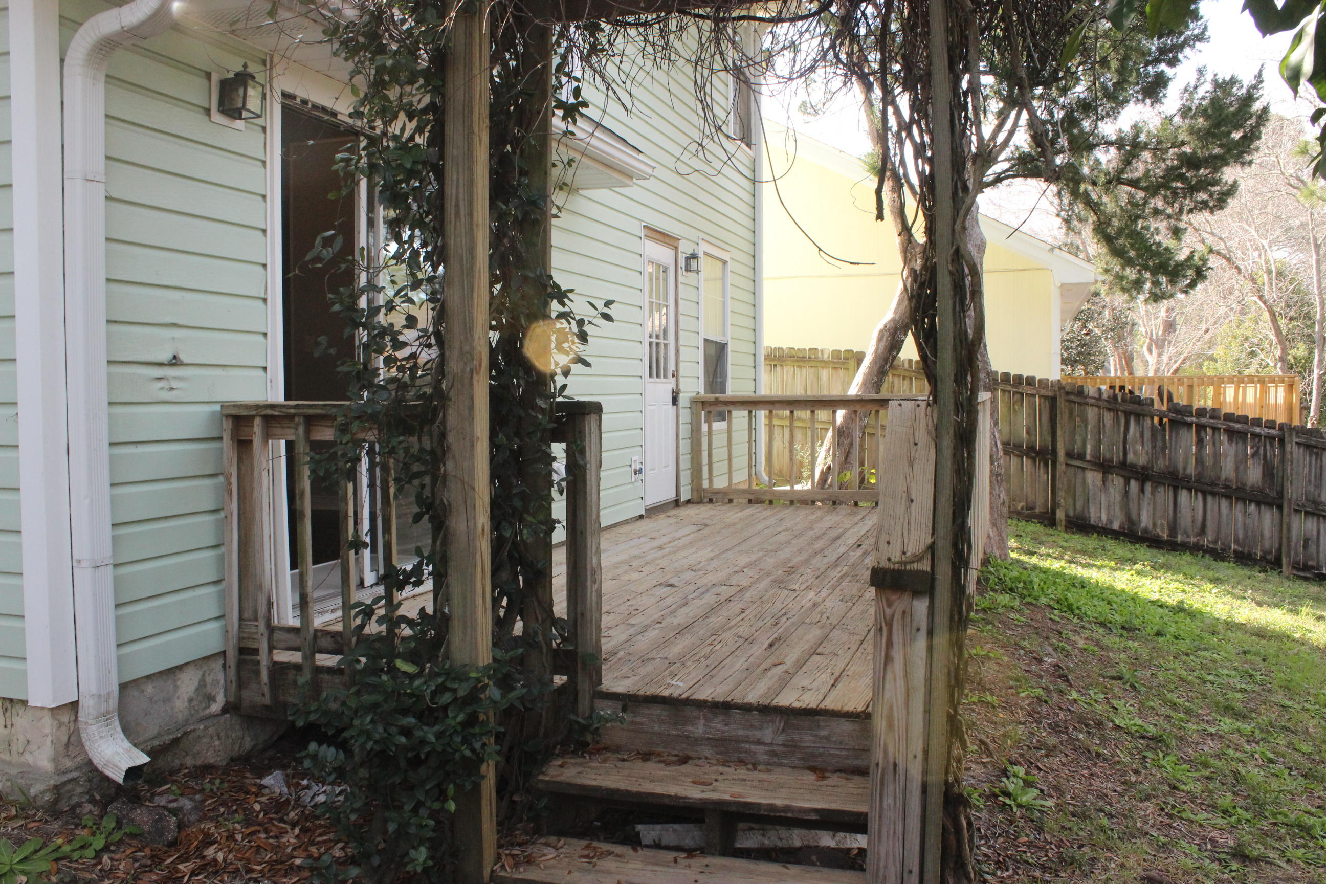 LAKE CHARLESTON - Residential