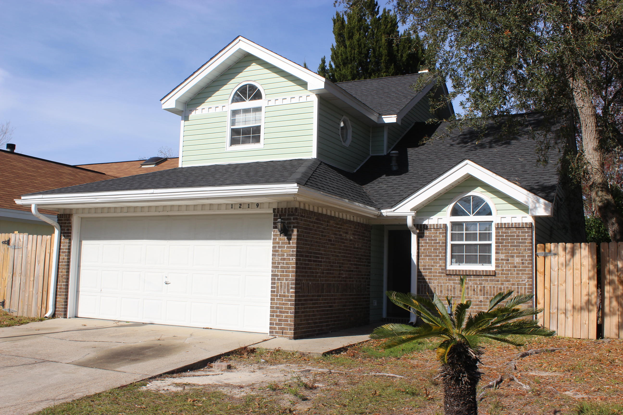 LAKE CHARLESTON - Residential