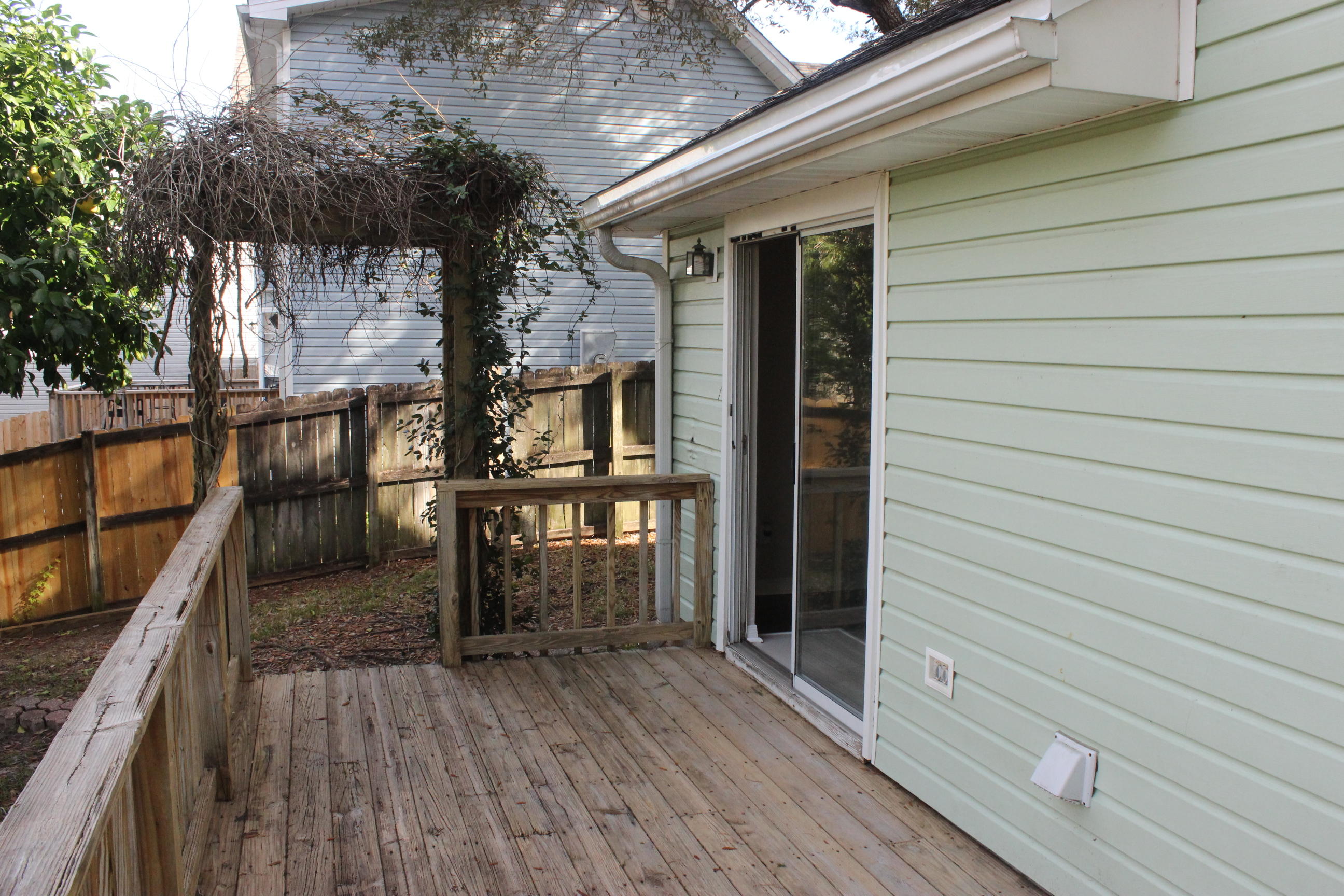 LAKE CHARLESTON - Residential