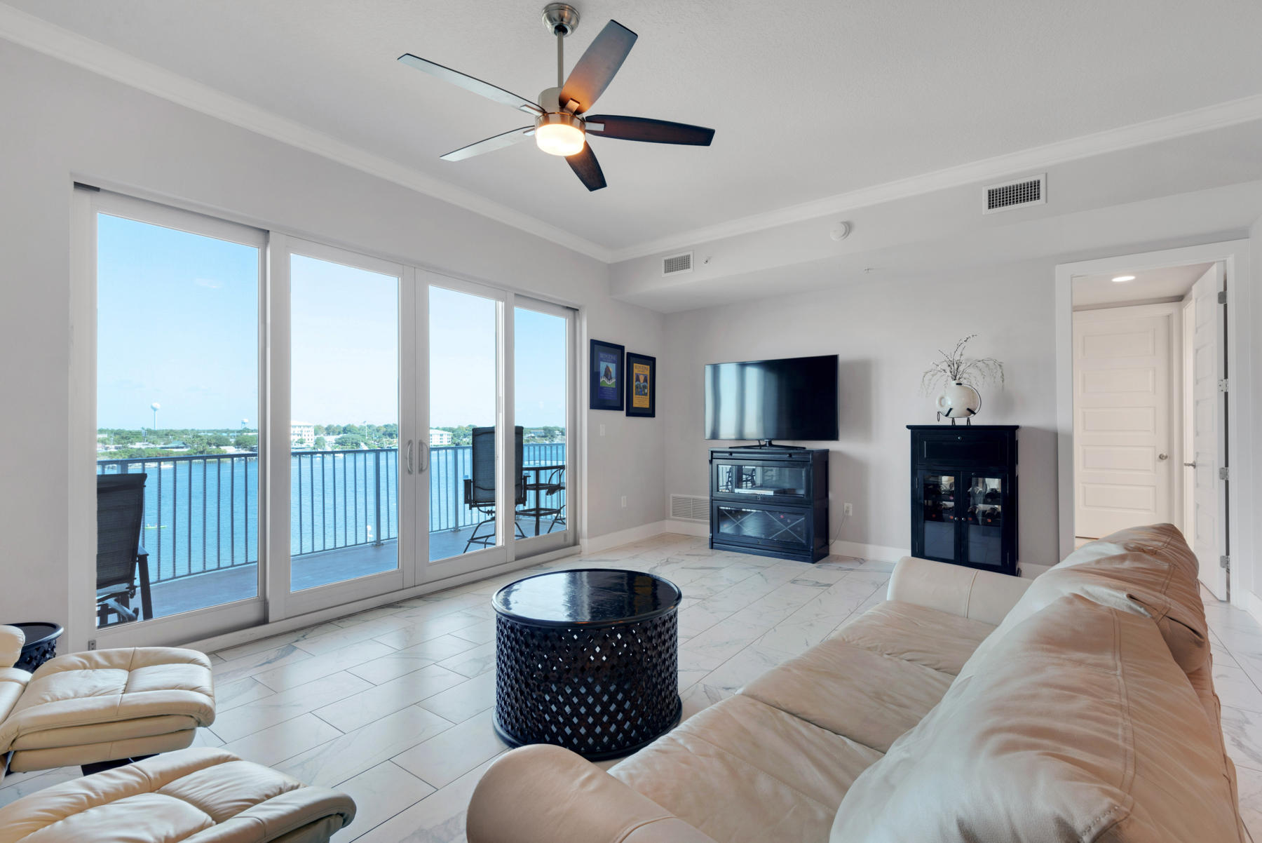 HARBOR LIGHTS - Residential