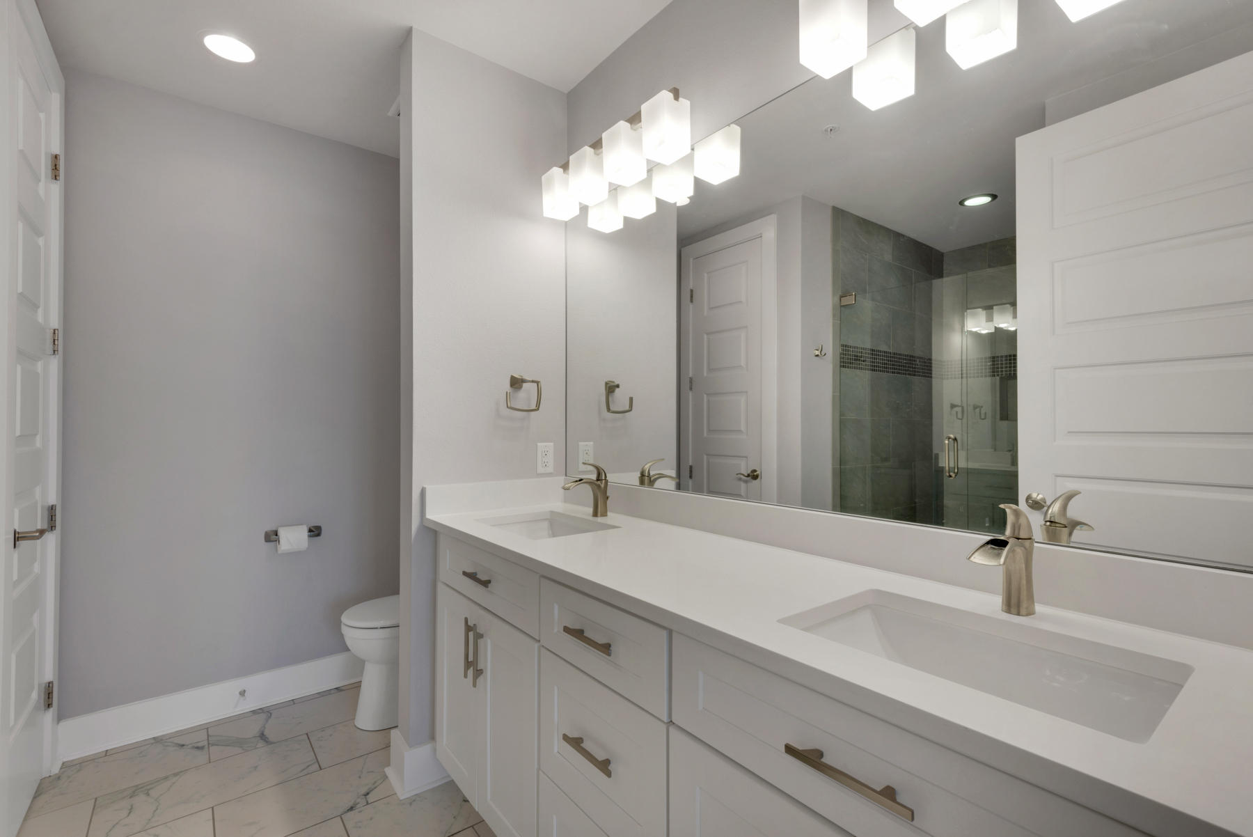 HARBOR LIGHTS - Residential