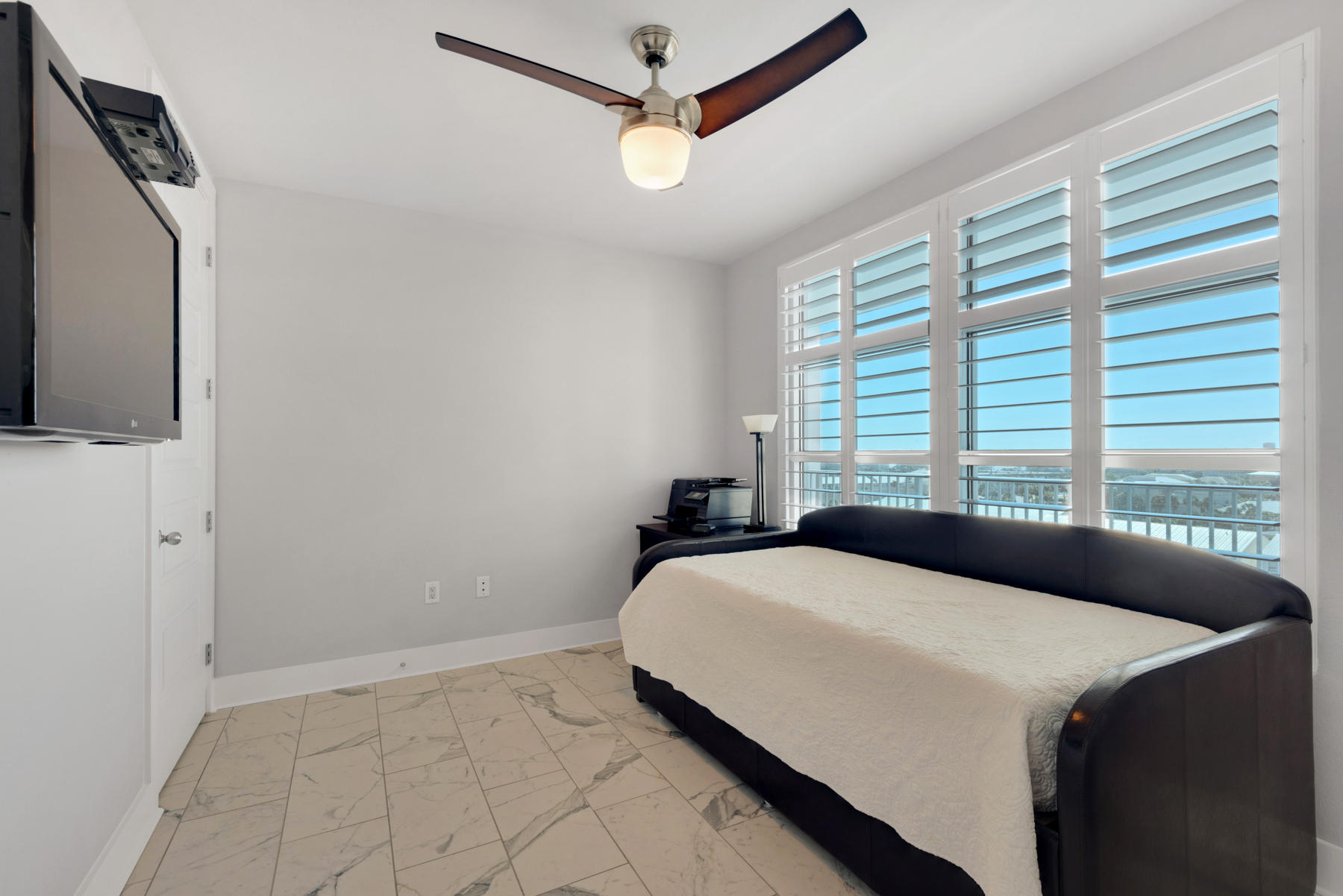 HARBOR LIGHTS - Residential