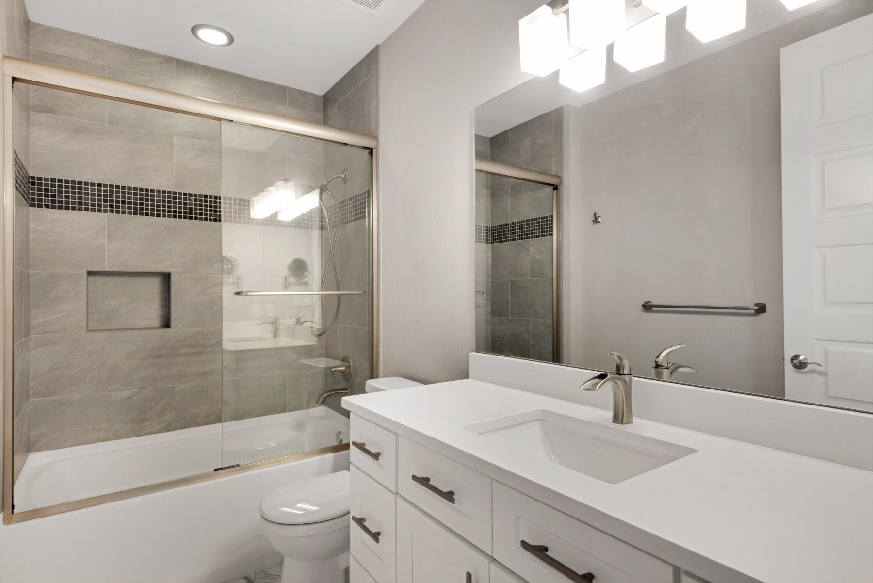 HARBOR LIGHTS - Residential