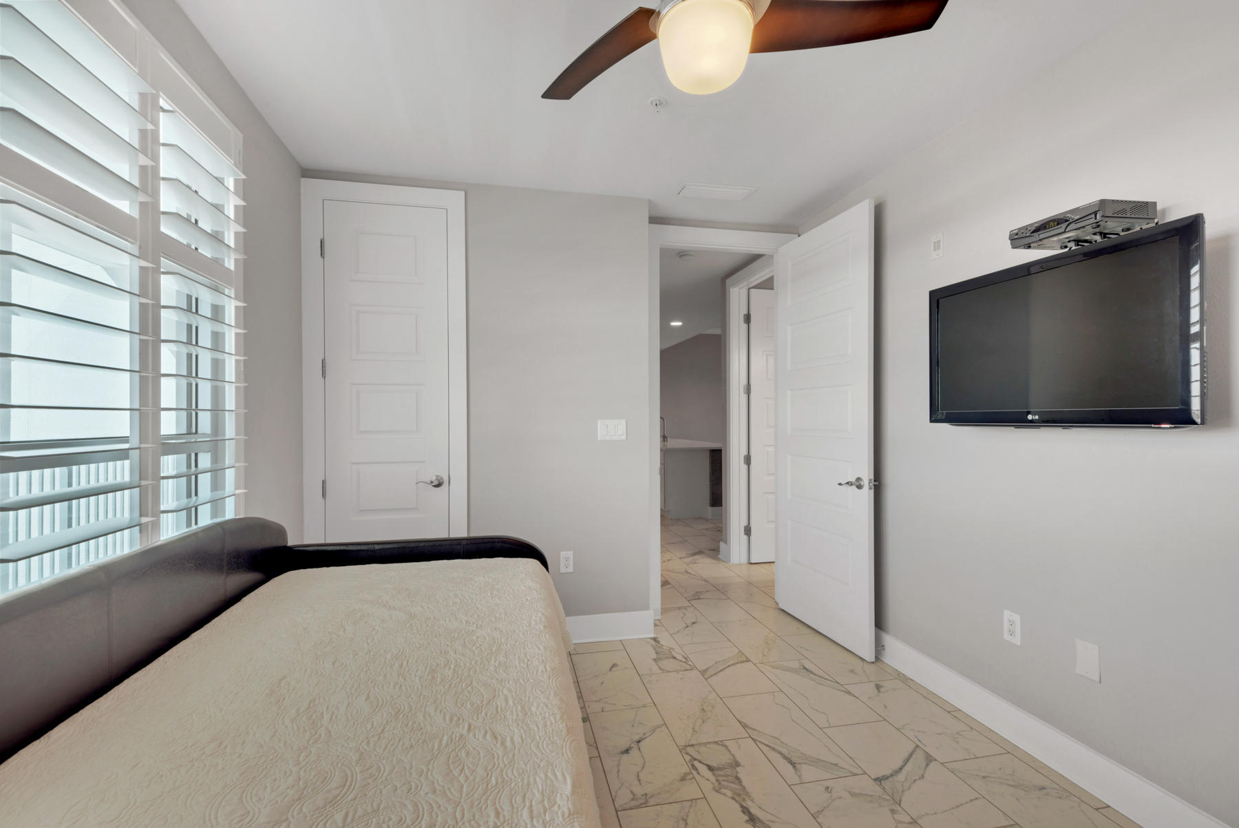 HARBOR LIGHTS - Residential