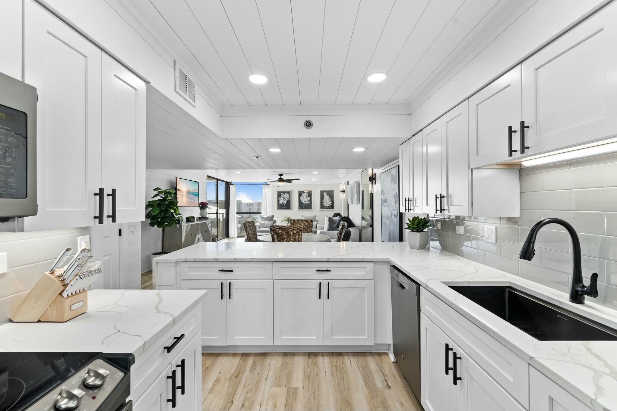 MAINSAIL CONDO PH 1 - Residential