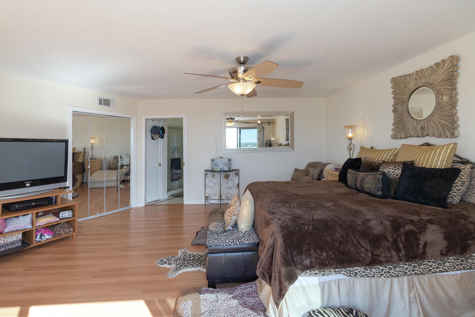 POINT OF VIEW T/H CONDO - Residential