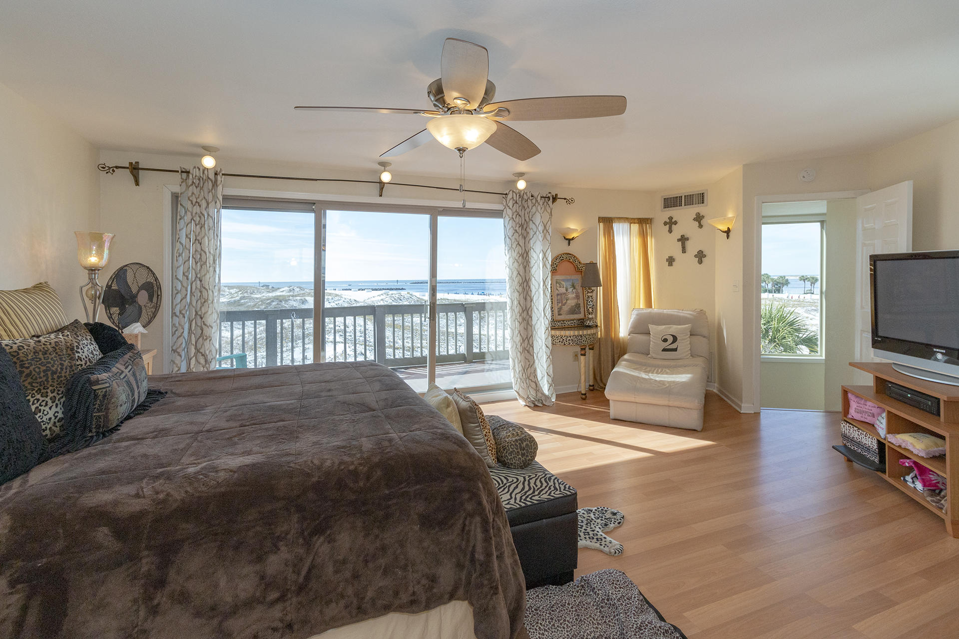 POINT OF VIEW T/H CONDO - Residential