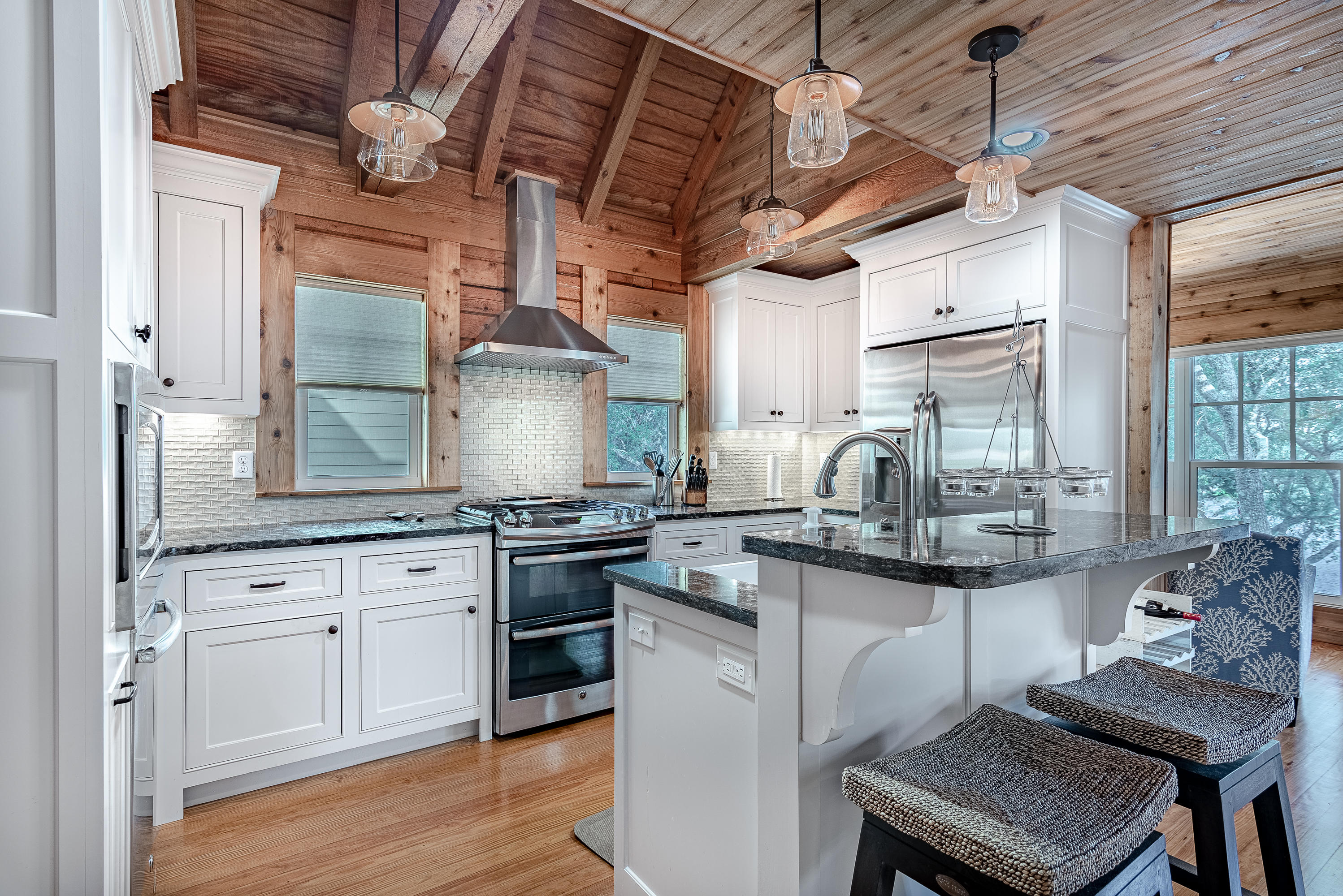 COUNTRY CABINS PH 2 - Residential