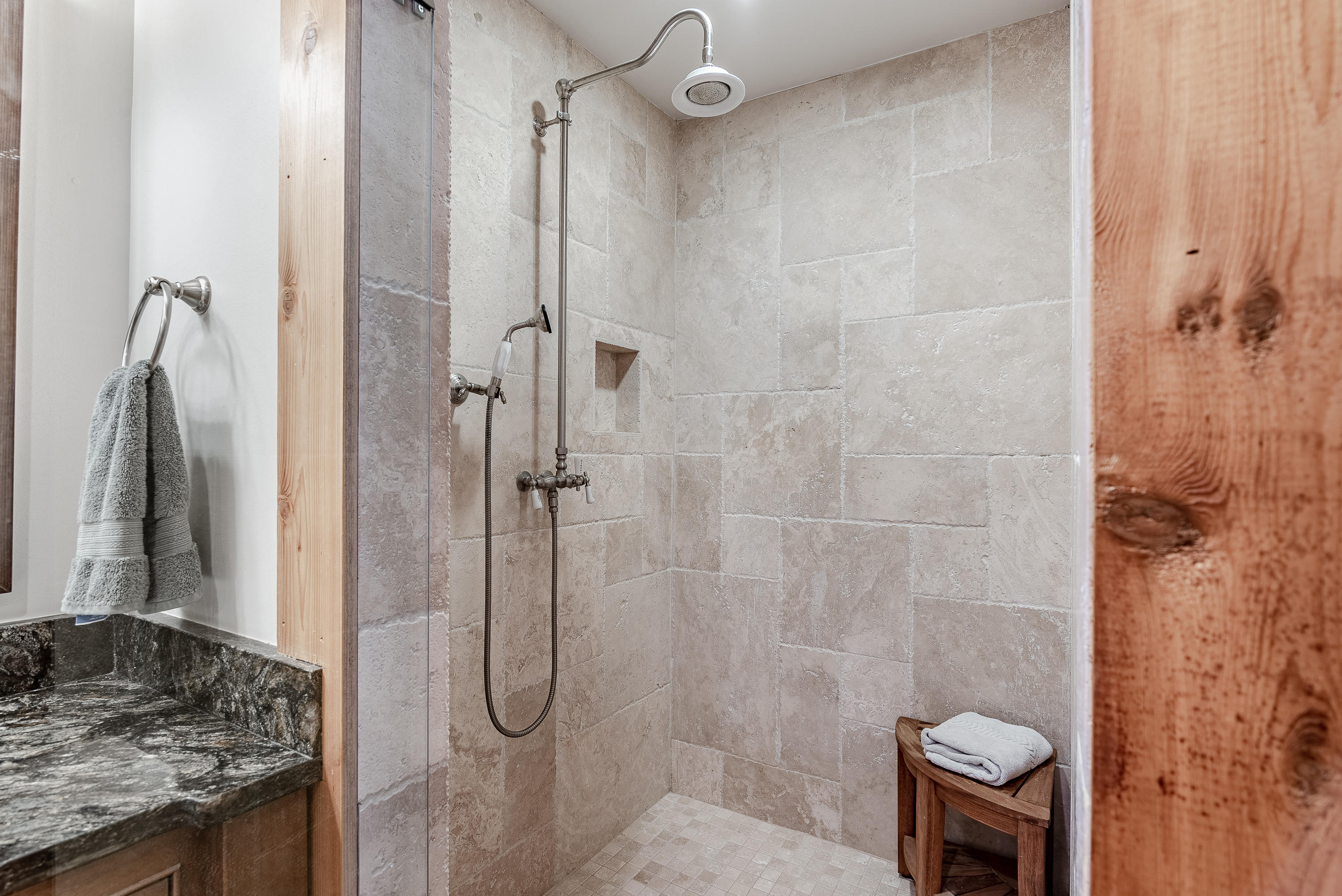 COUNTRY CABINS PH 2 - Residential