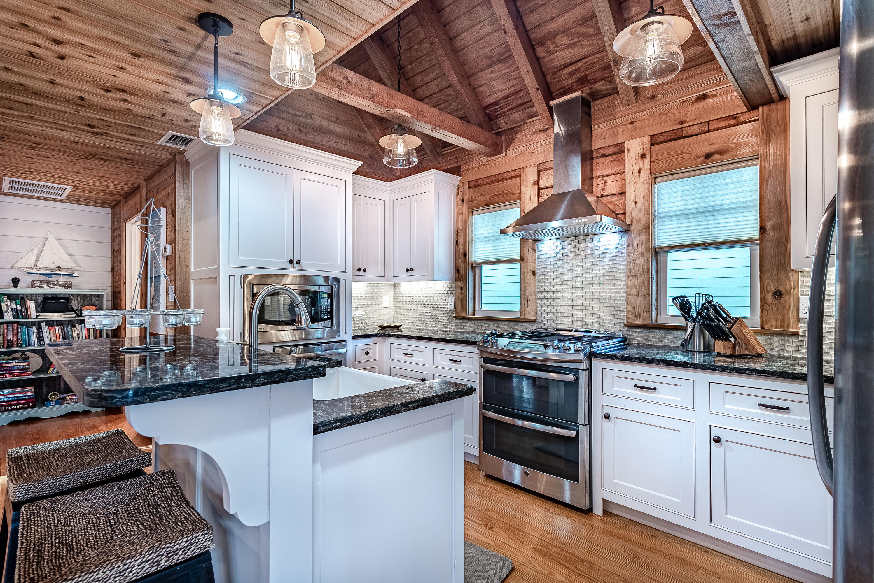 COUNTRY CABINS PH 2 - Residential