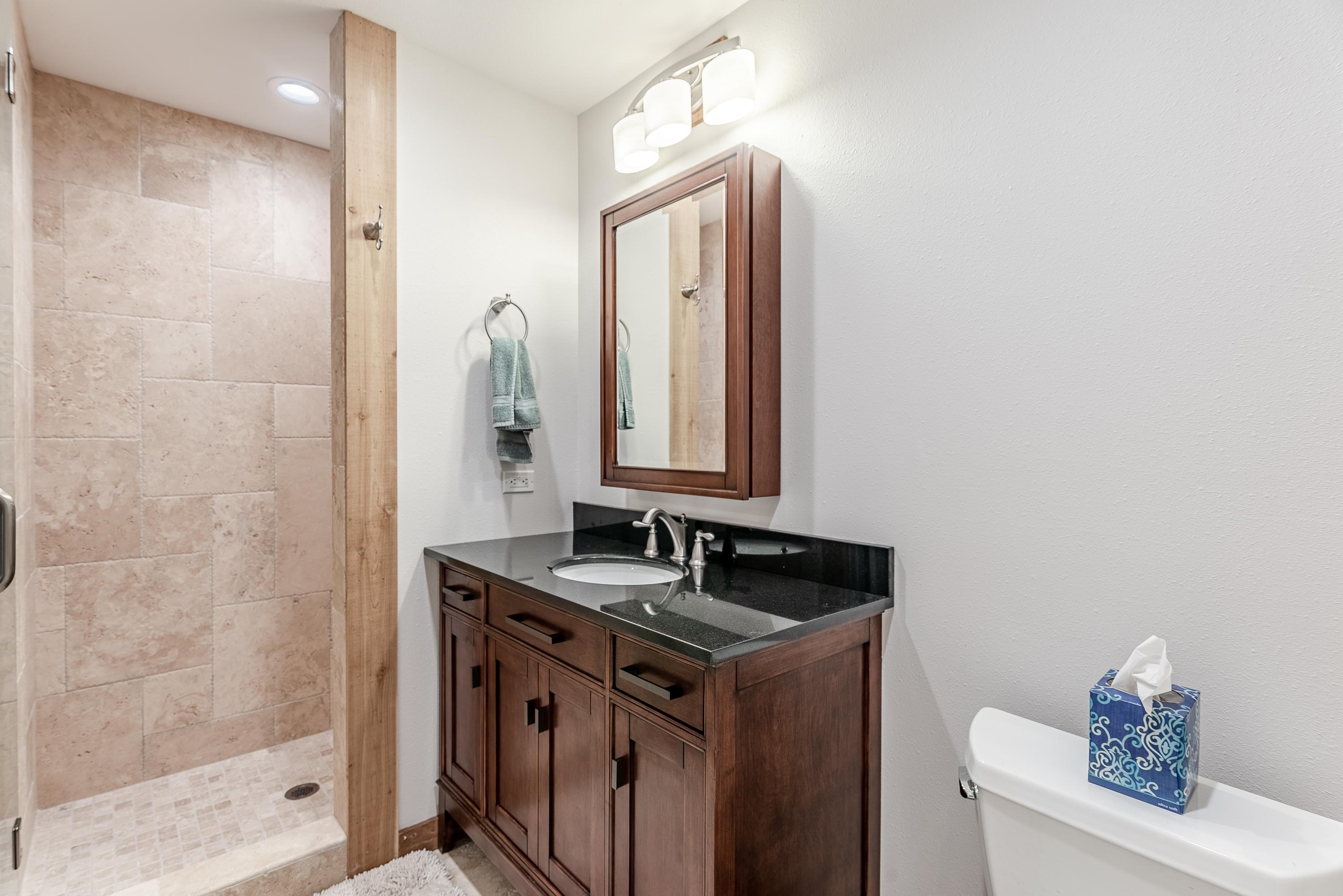 COUNTRY CABINS PH 2 - Residential