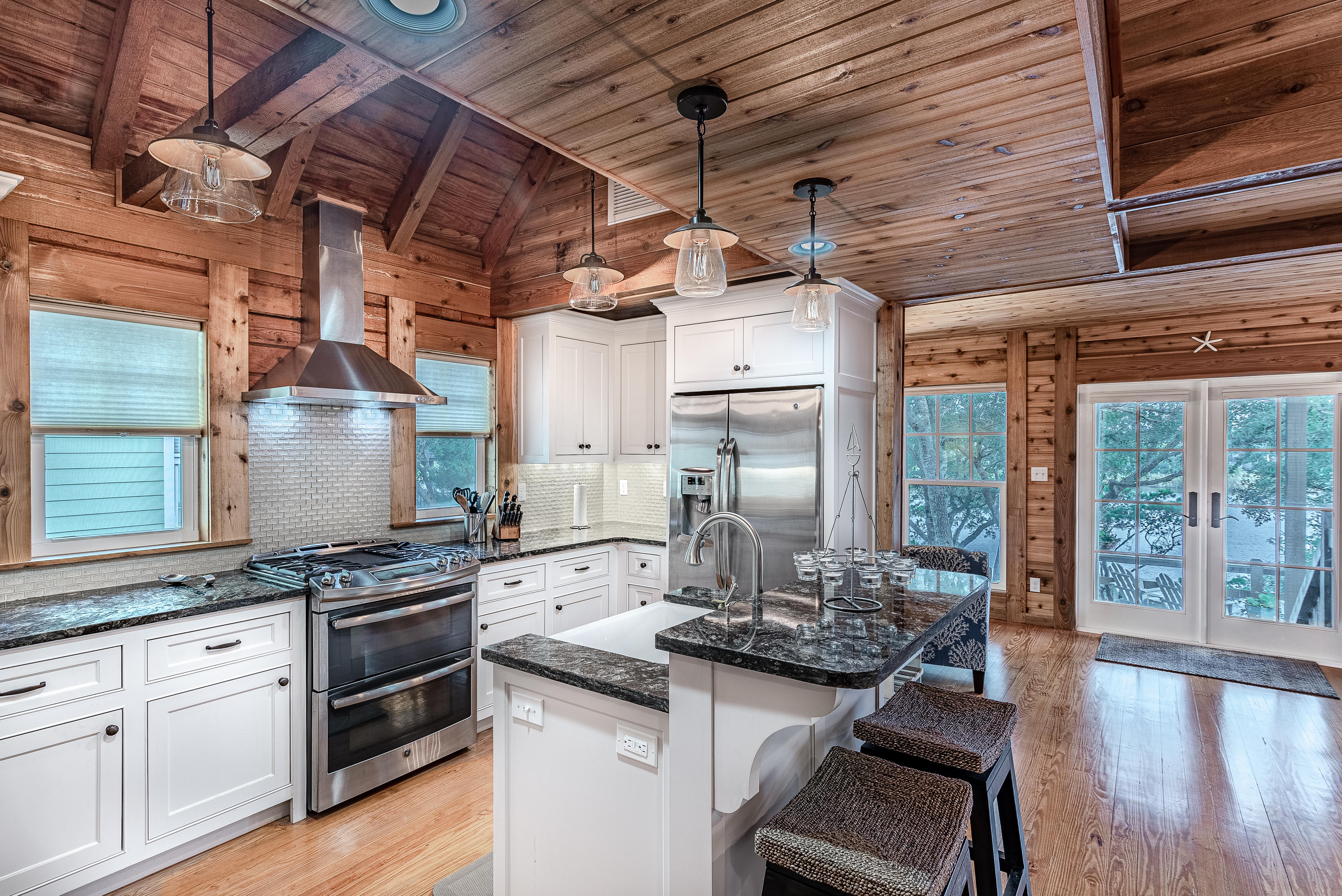 COUNTRY CABINS PH 2 - Residential