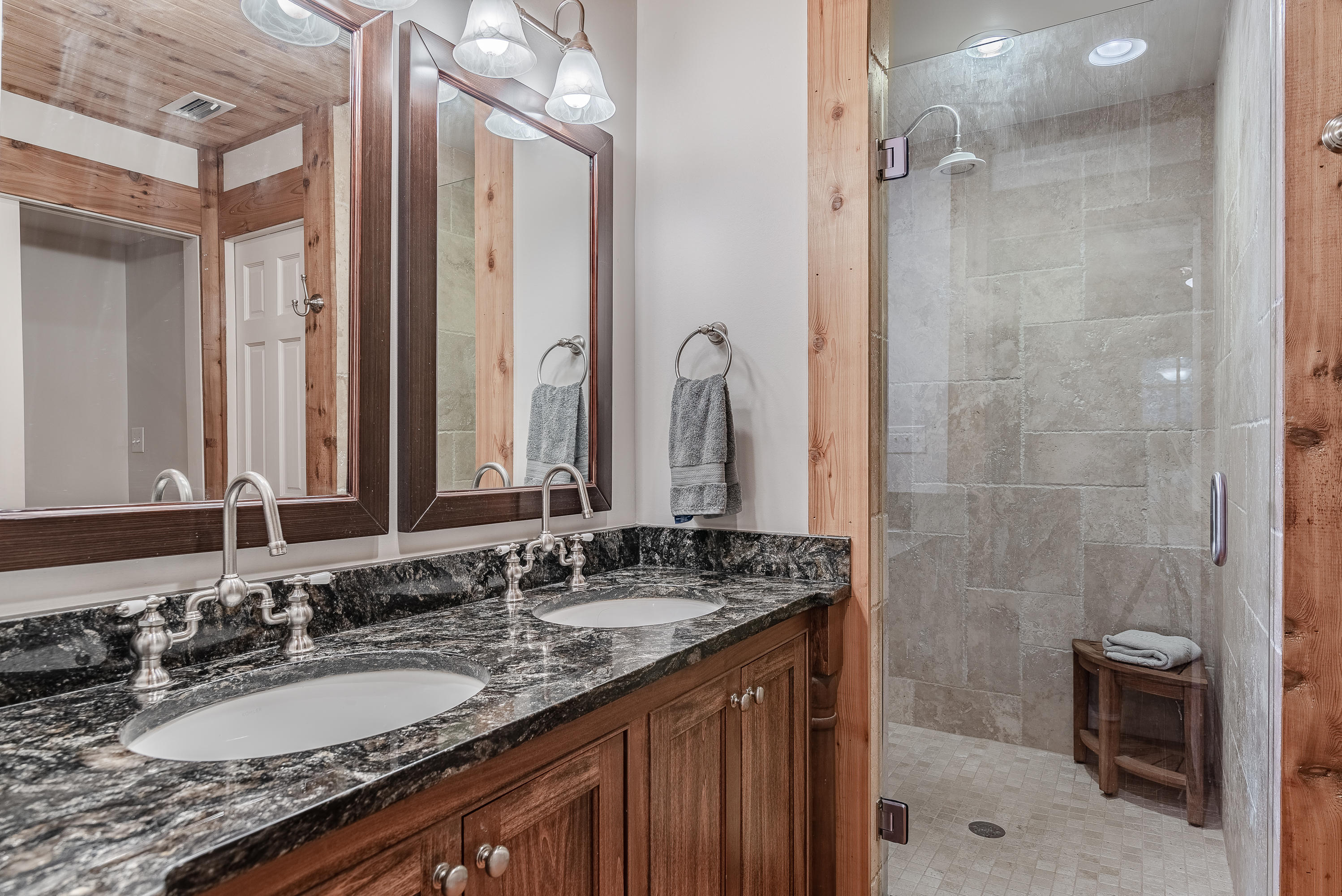 COUNTRY CABINS PH 2 - Residential