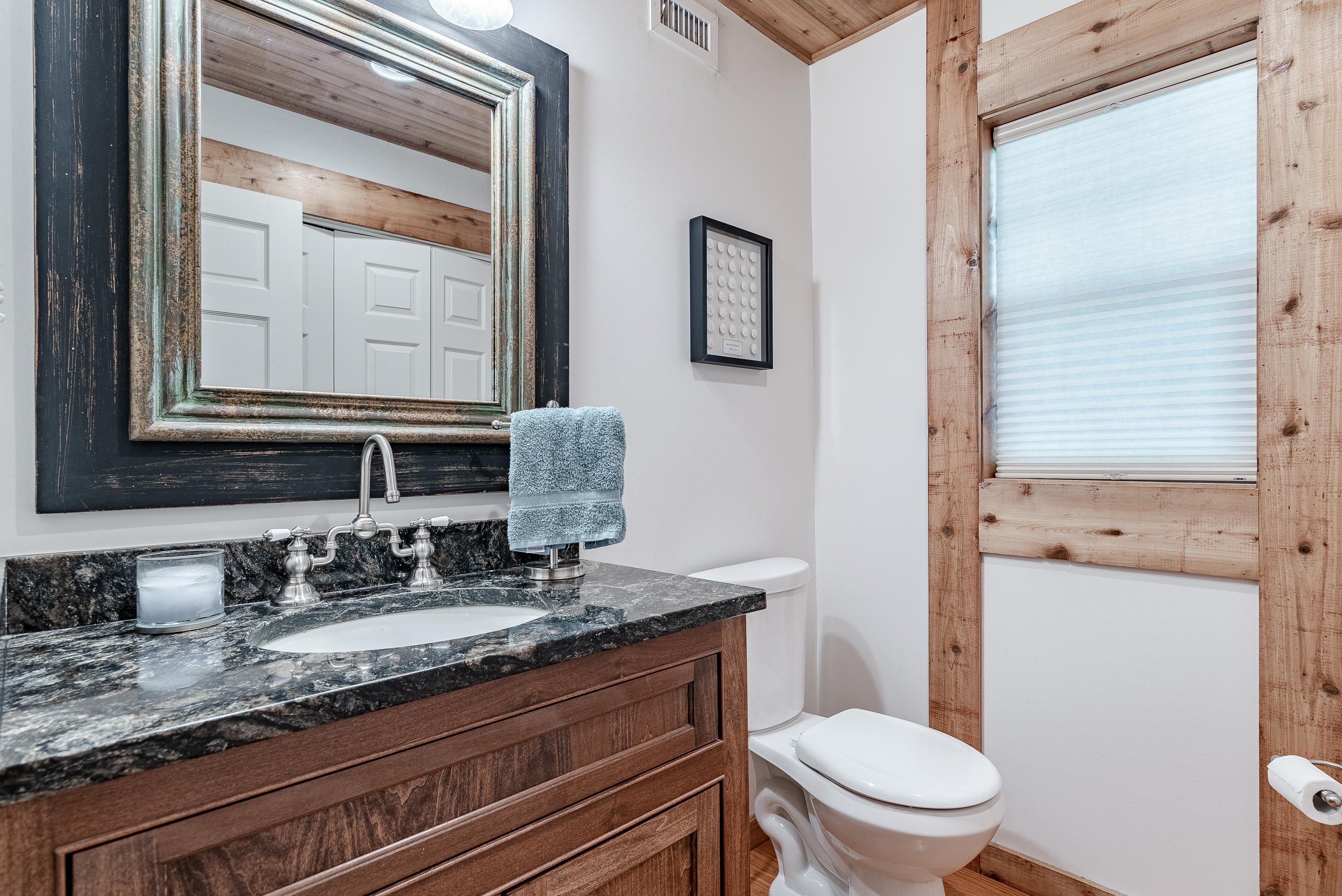 COUNTRY CABINS PH 2 - Residential