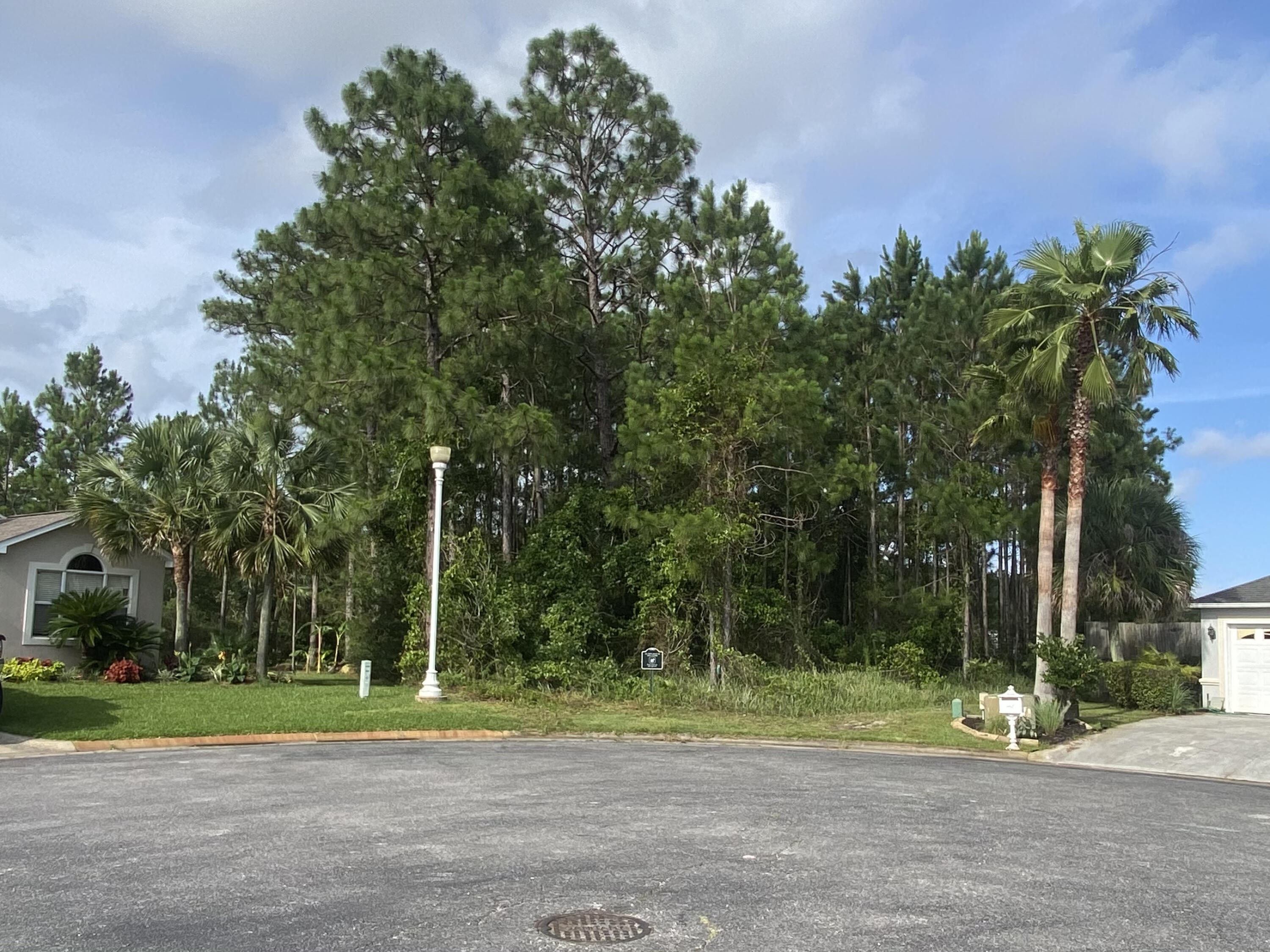 Come build your new home in the desirable planned community of Fountainview in east Navarre! Enjoy a perfectly located cul-de-sac lot walking distance to the community pool, and only minutes away from Navarre's beautiful beaches.