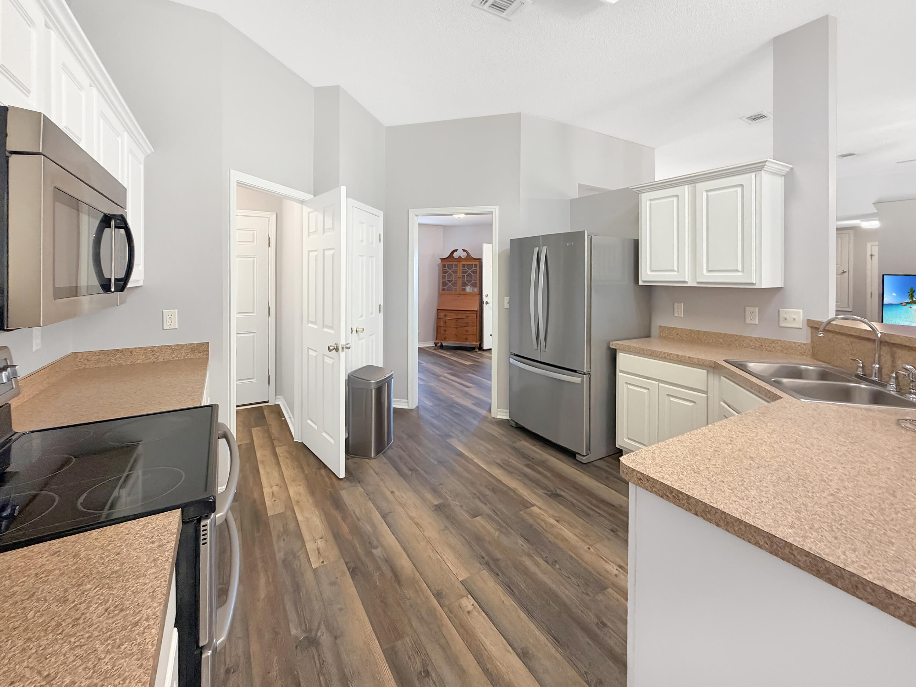 BROOKE ESTATES PH I - Residential