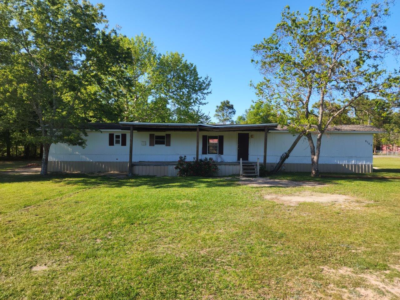 6160 Sundew StCrestview, Florida 325393 bed, 2 bath, 1224 sq. ft.Built in 1986 on 0.667 acre lotHere's Your Next FLIP! Beautiful country living without being to far out! This mobile home would make for a great rental property! This 3/2 sitting on over half an acre needs help to be brought back to life but would also be a great candidate to tear down and rebuild a great cottage style home or new mobile home. This one will not last long! This property is on city water and a septic tank. Copper wiring with updated Hvac within the past 2 years. Roof is 20 years old. Previous rented at $800.00 a month. uild something new on the land its self!