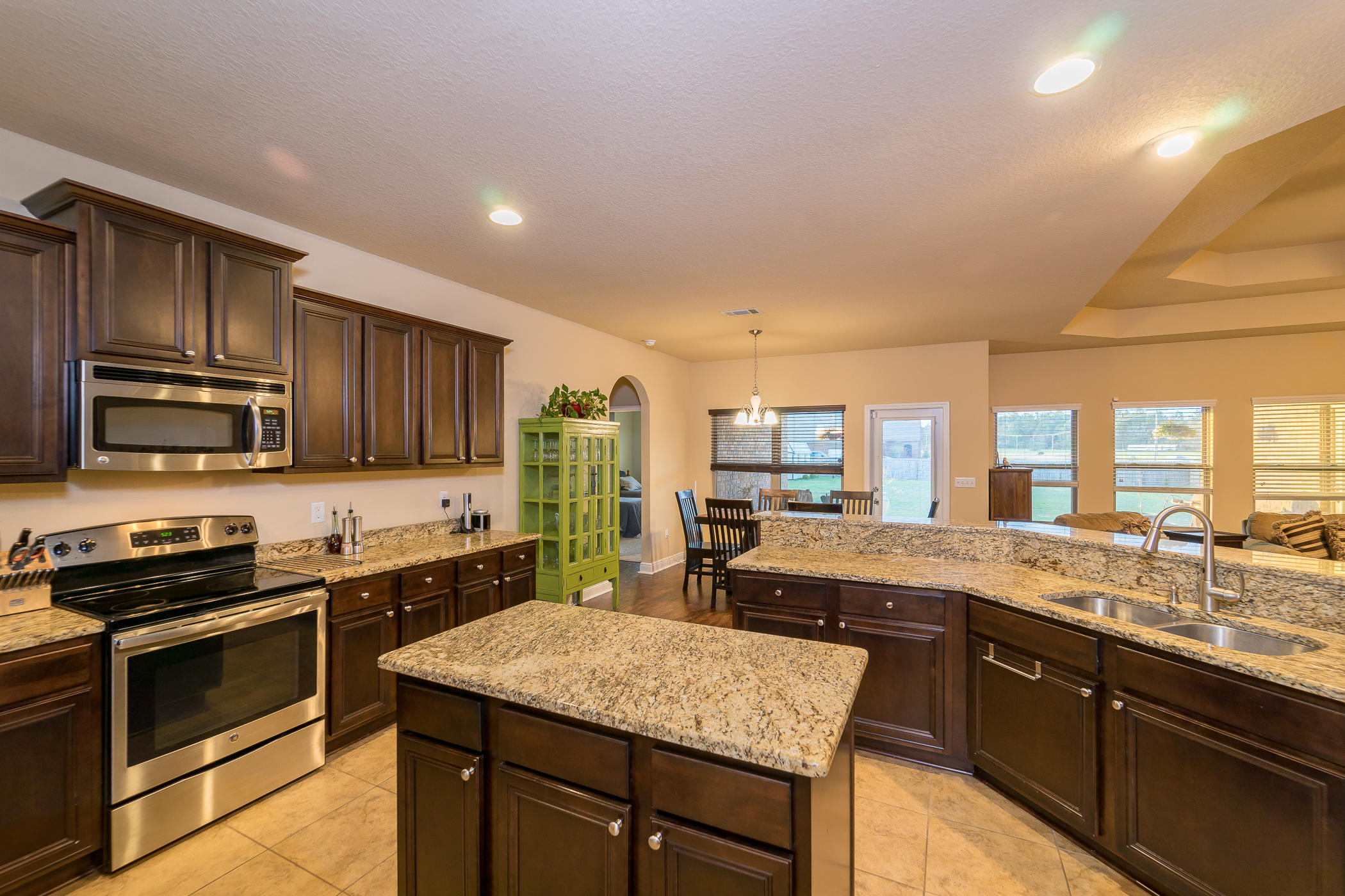 BROWNSTONE MANOR - Residential