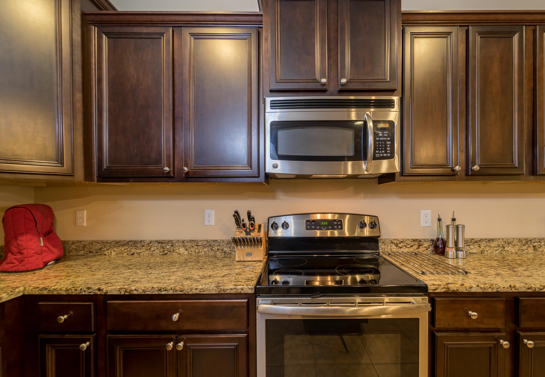 BROWNSTONE MANOR - Residential