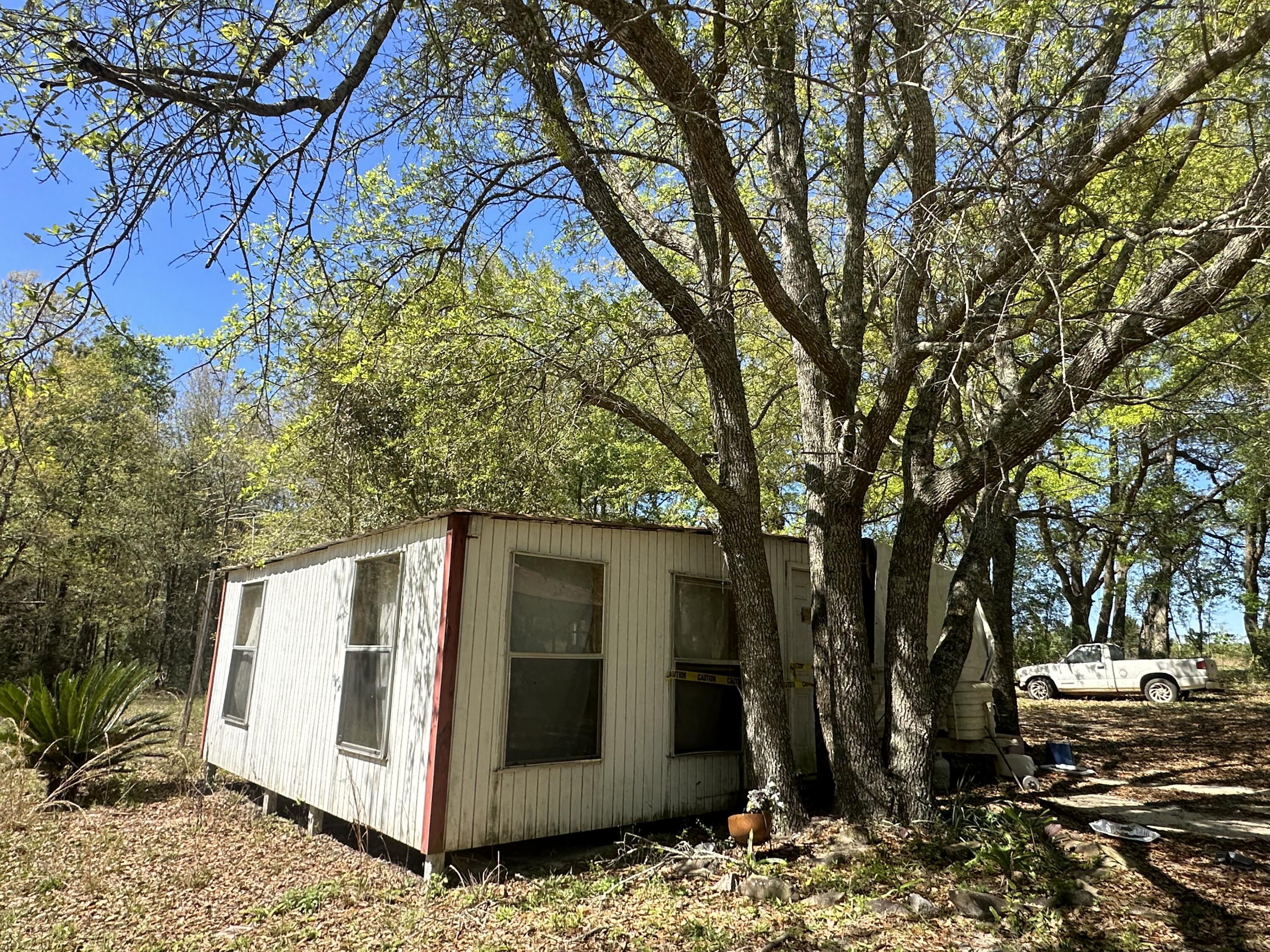 METES & BOUNDS - Land