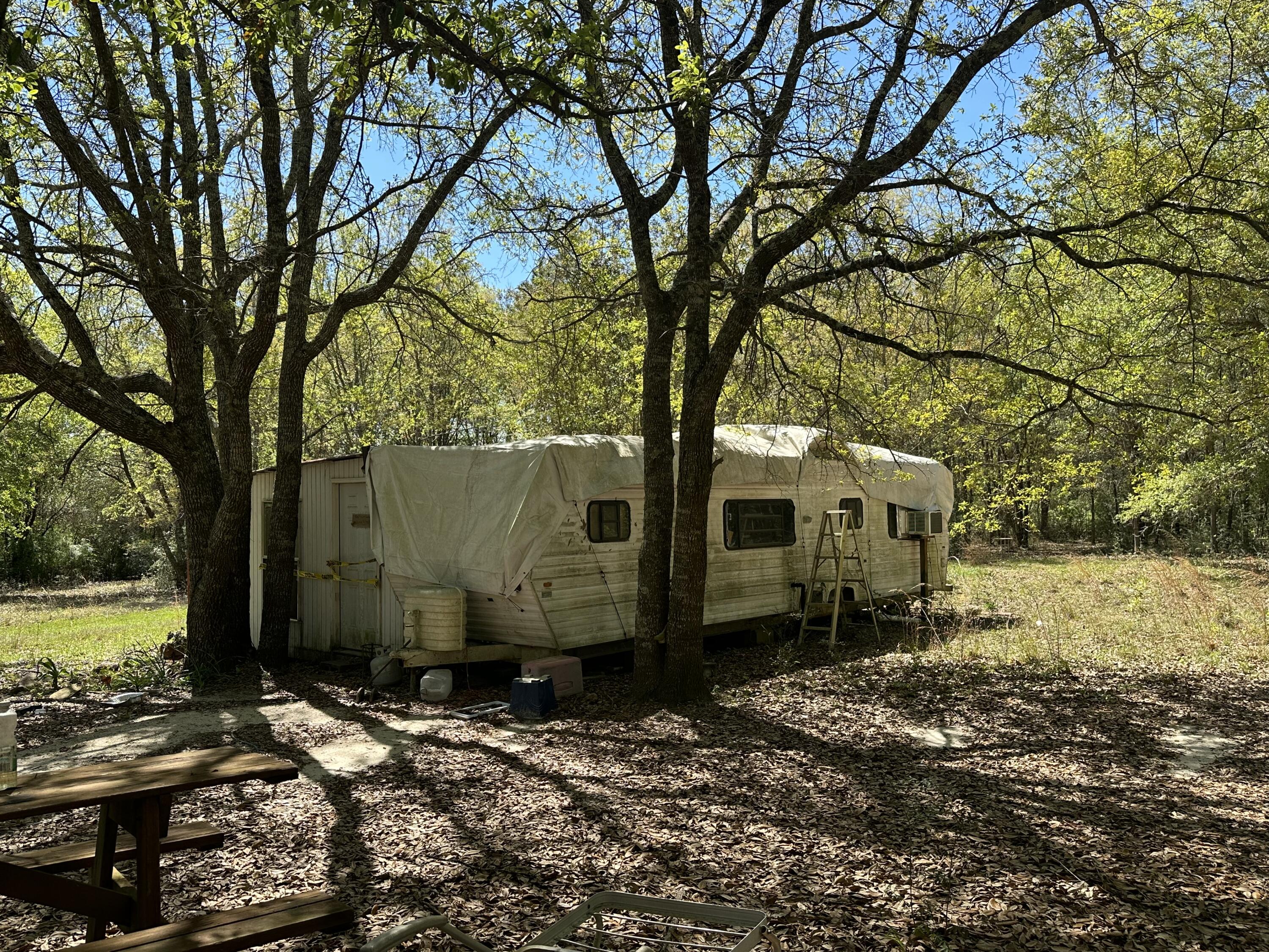 METES & BOUNDS - Land