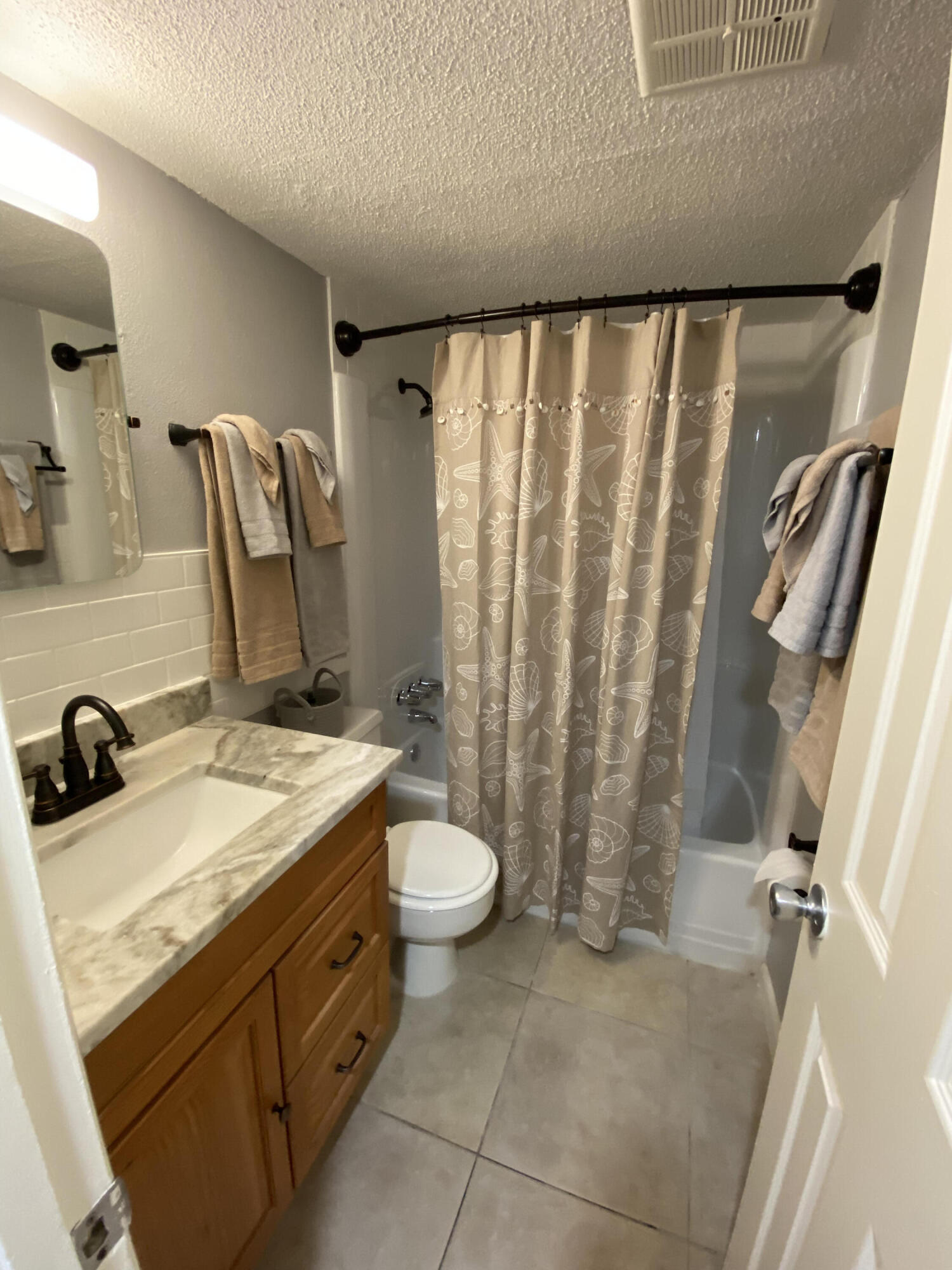 CEDARS CONDO - Residential Lease