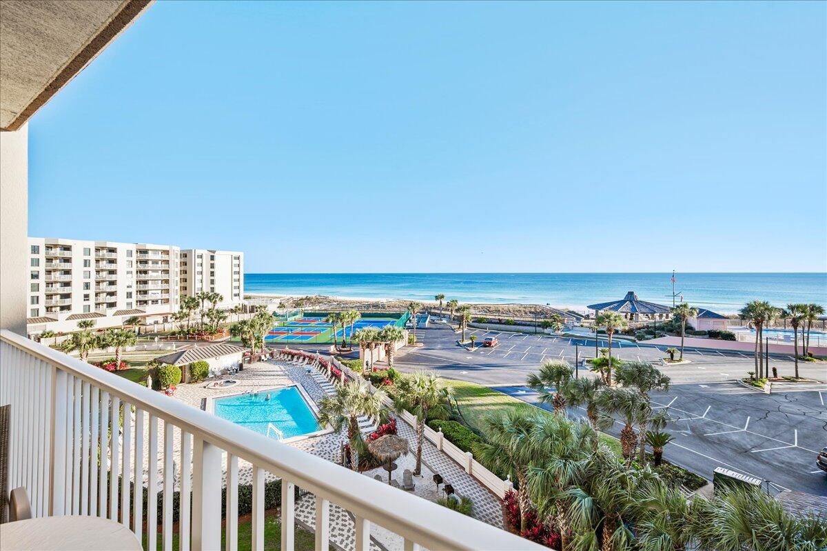 ISLANDER CONDO - Residential