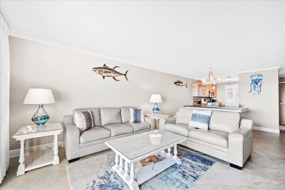 ISLANDER CONDO - Residential