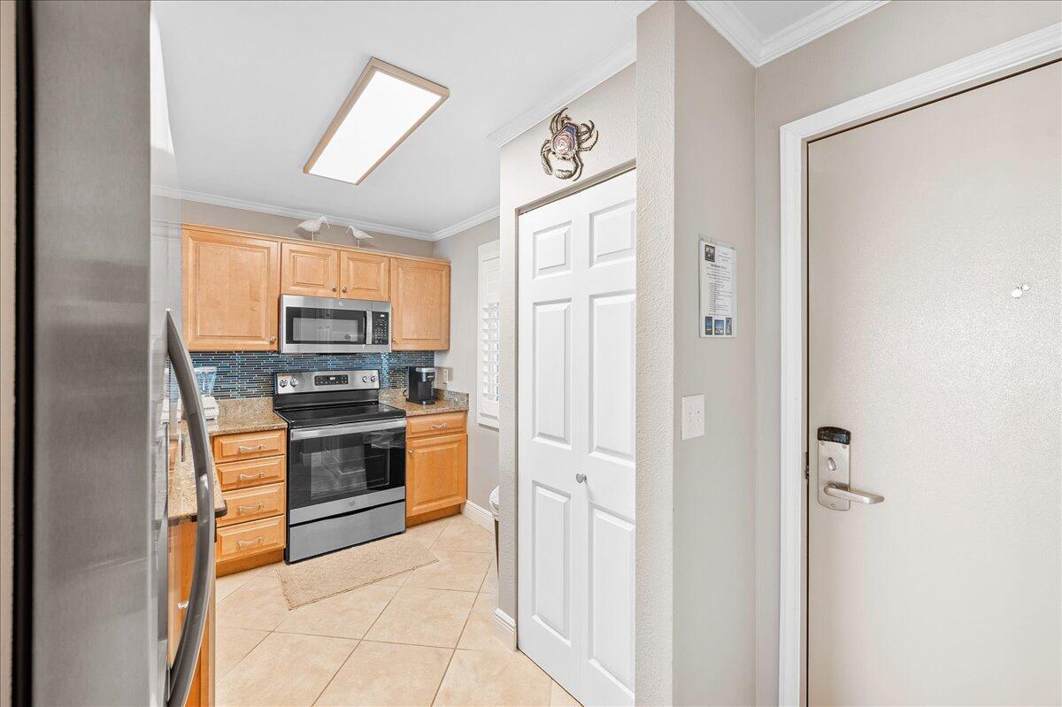 ISLANDER CONDO - Residential