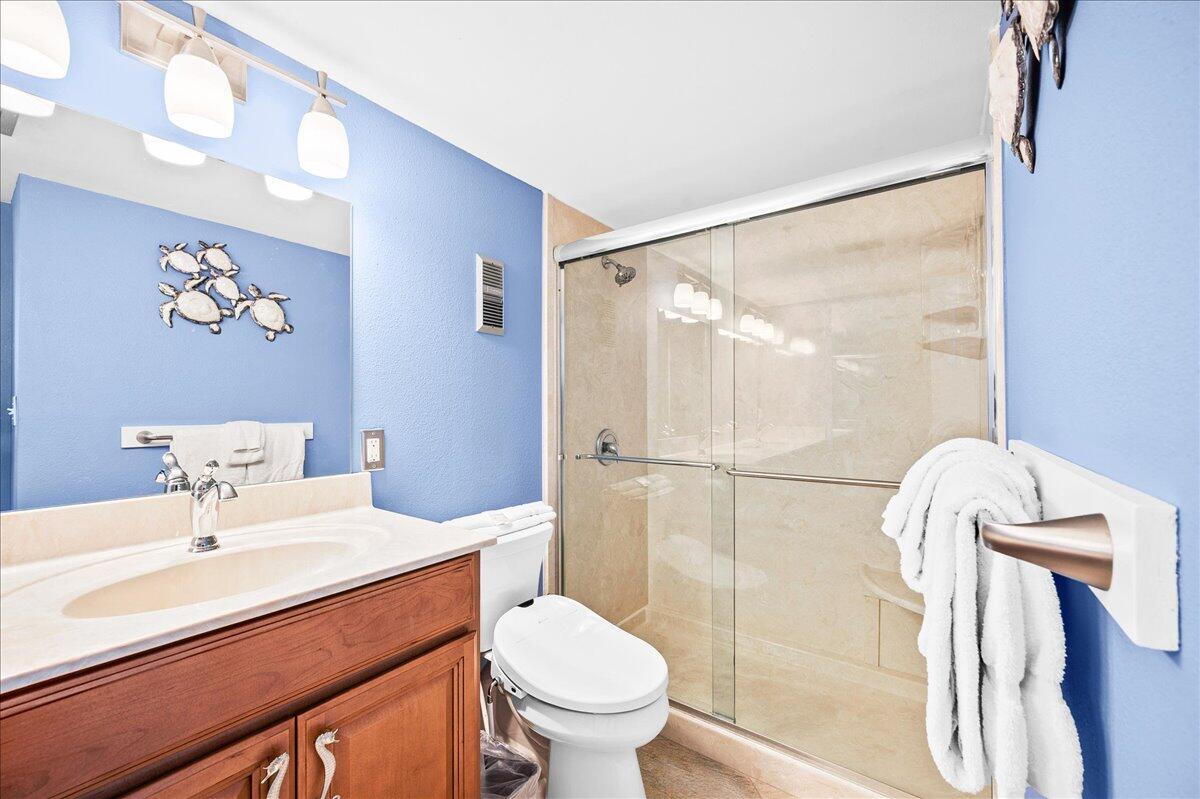 ISLANDER CONDO - Residential