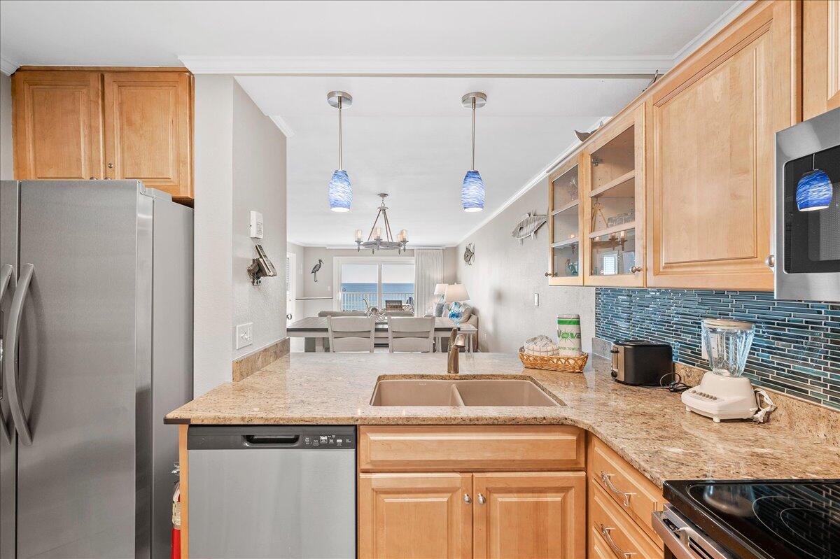 ISLANDER CONDO - Residential