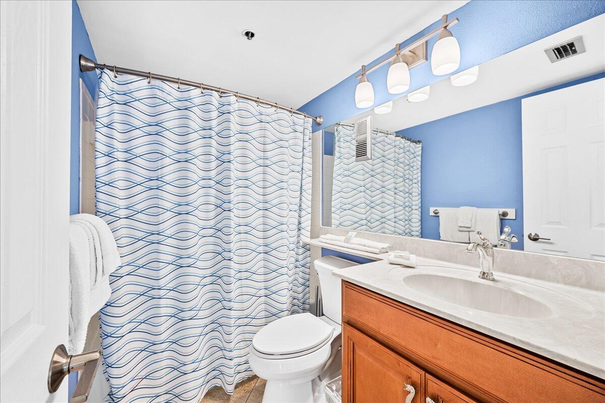 ISLANDER CONDO - Residential