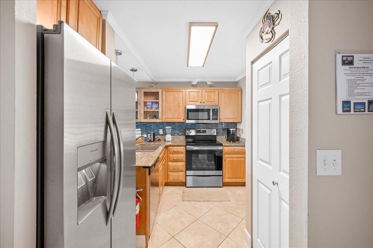 ISLANDER CONDO - Residential