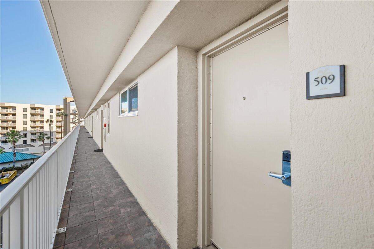 ISLANDER CONDO - Residential