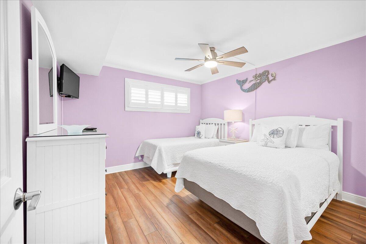 ISLANDER CONDO - Residential