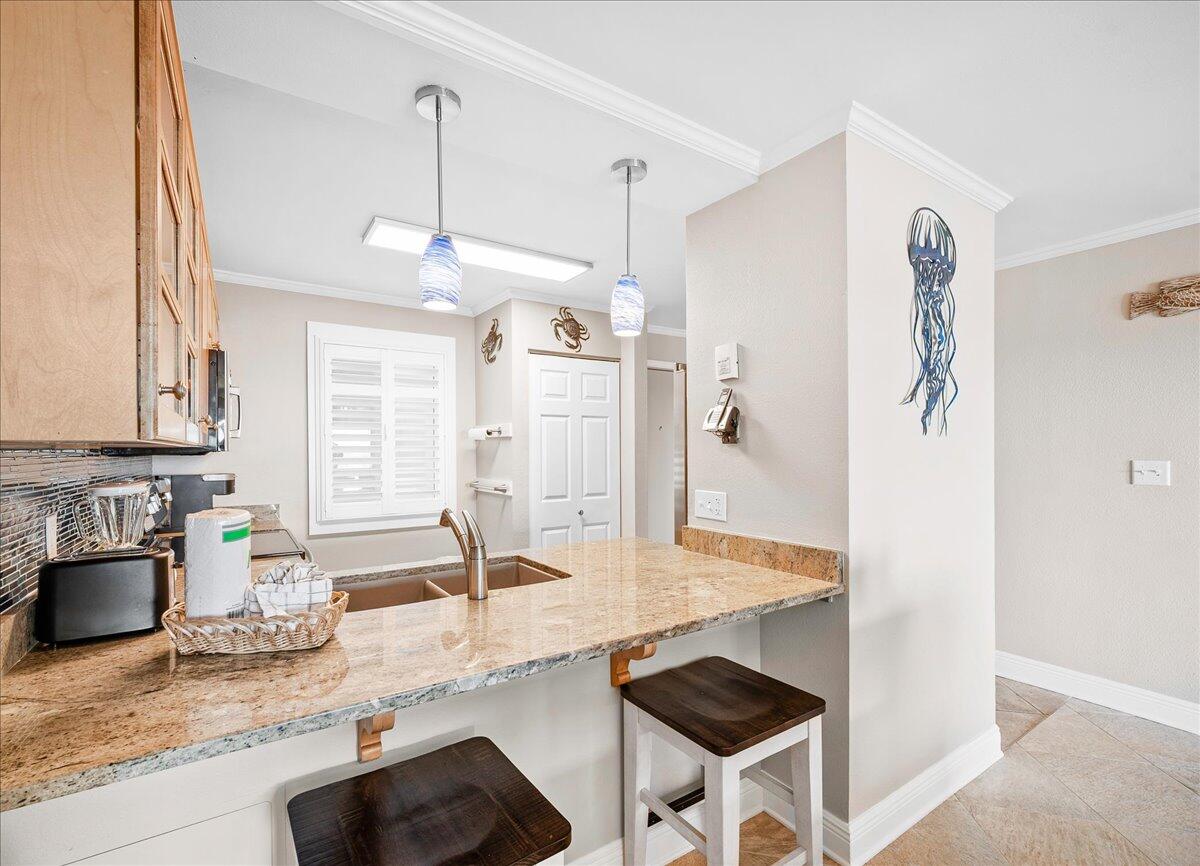 ISLANDER CONDO - Residential