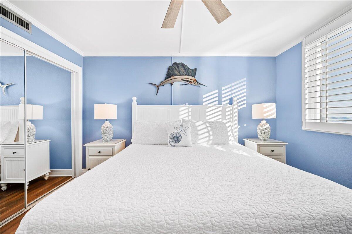 ISLANDER CONDO - Residential