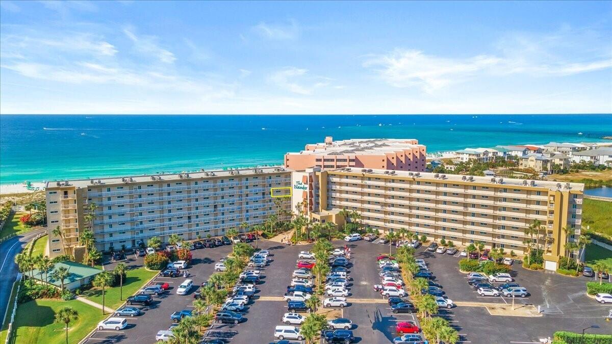 ISLANDER CONDO - Residential