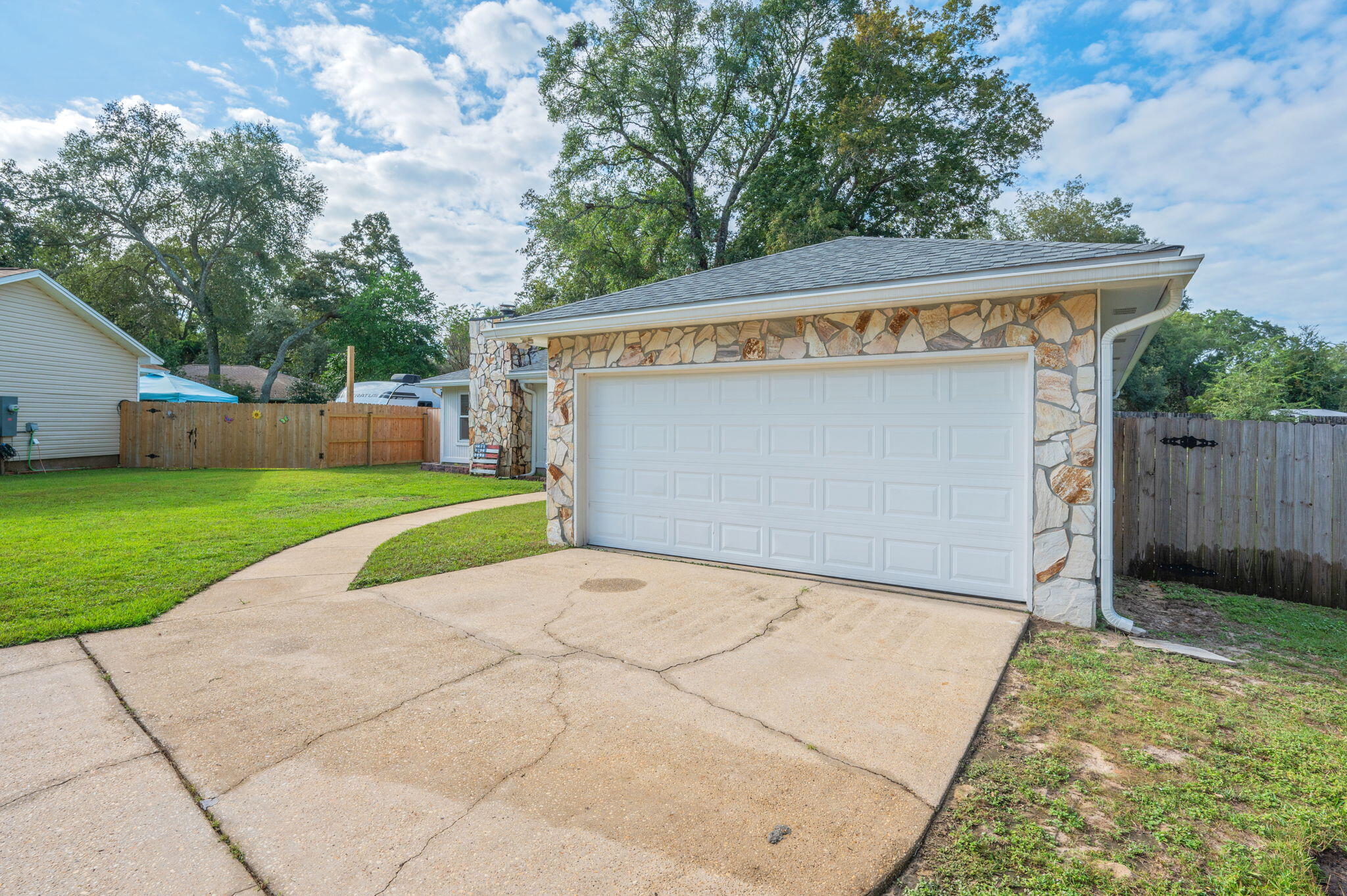 MEADOW WOODS - Residential