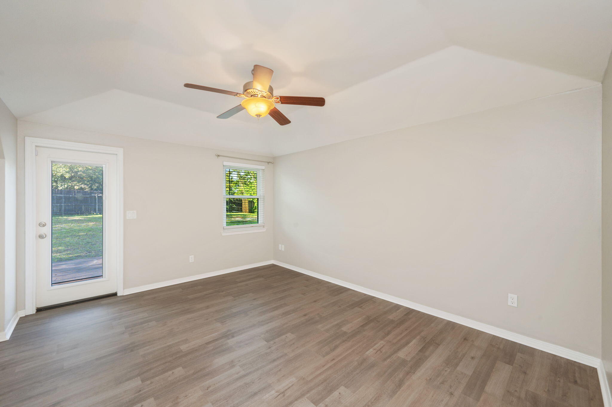 MEADOW WOODS - Residential