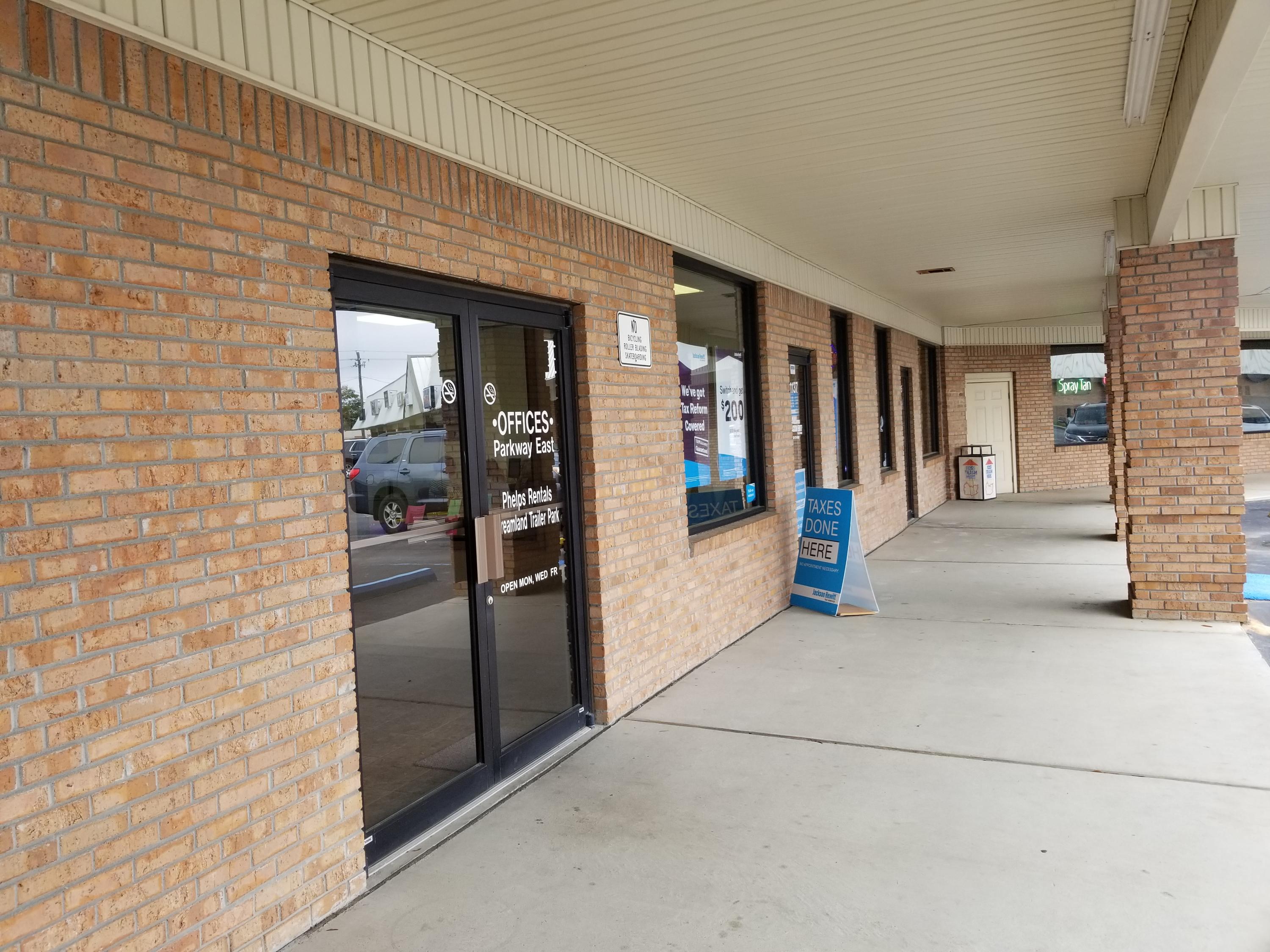 This 1000 sqft office is located inside Parkway East Plaza. The plaza is situated right across from Niceville Walmart Supercenter and surrounded by many national retailers (Chick-fil-A, Regions Bank, Murphy Express, Dunkin' Donut, etc.). The unit has a reception/ waiting area, 3 small offices, a break room, IT room, a storage area, and one bathroom.