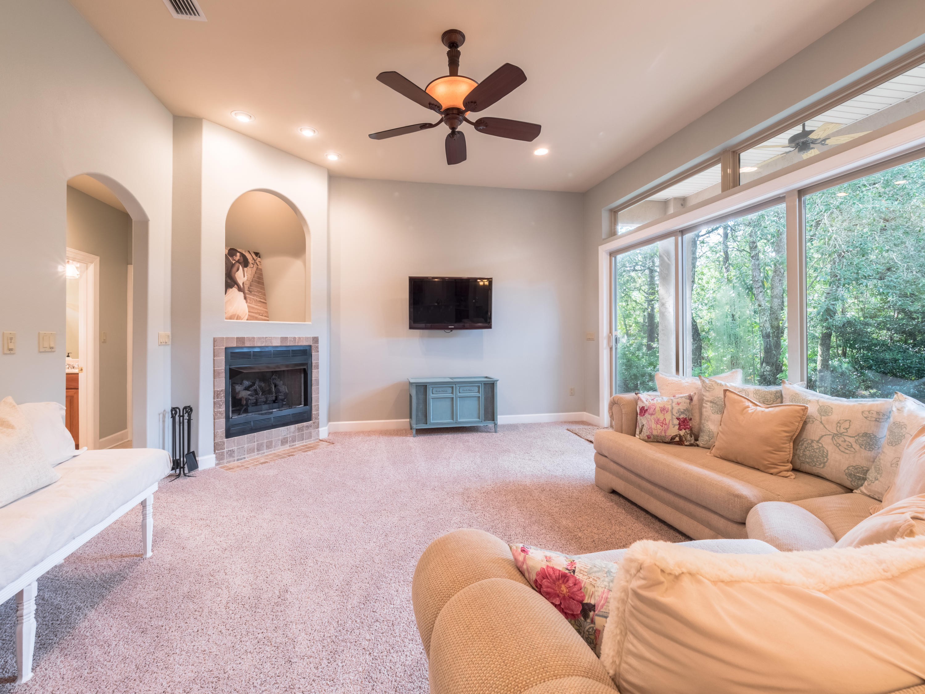 CHARDONNAY ESTATES - Residential